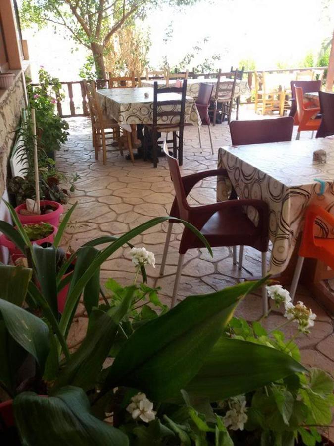 Extreme View Cafe And Rooms To Let Prastio  Exteriör bild